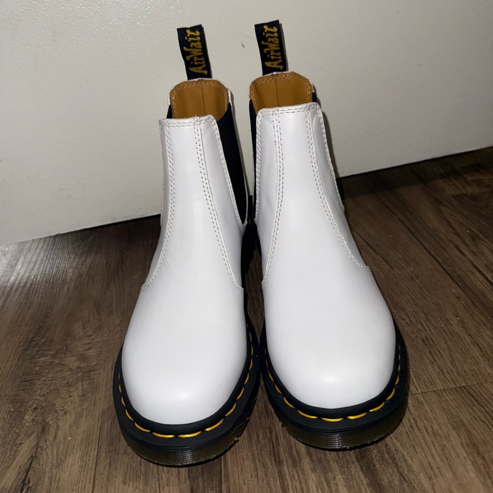 Dr. Martens White Chelsea Boots Smooth Leather - Picture 3 of 5